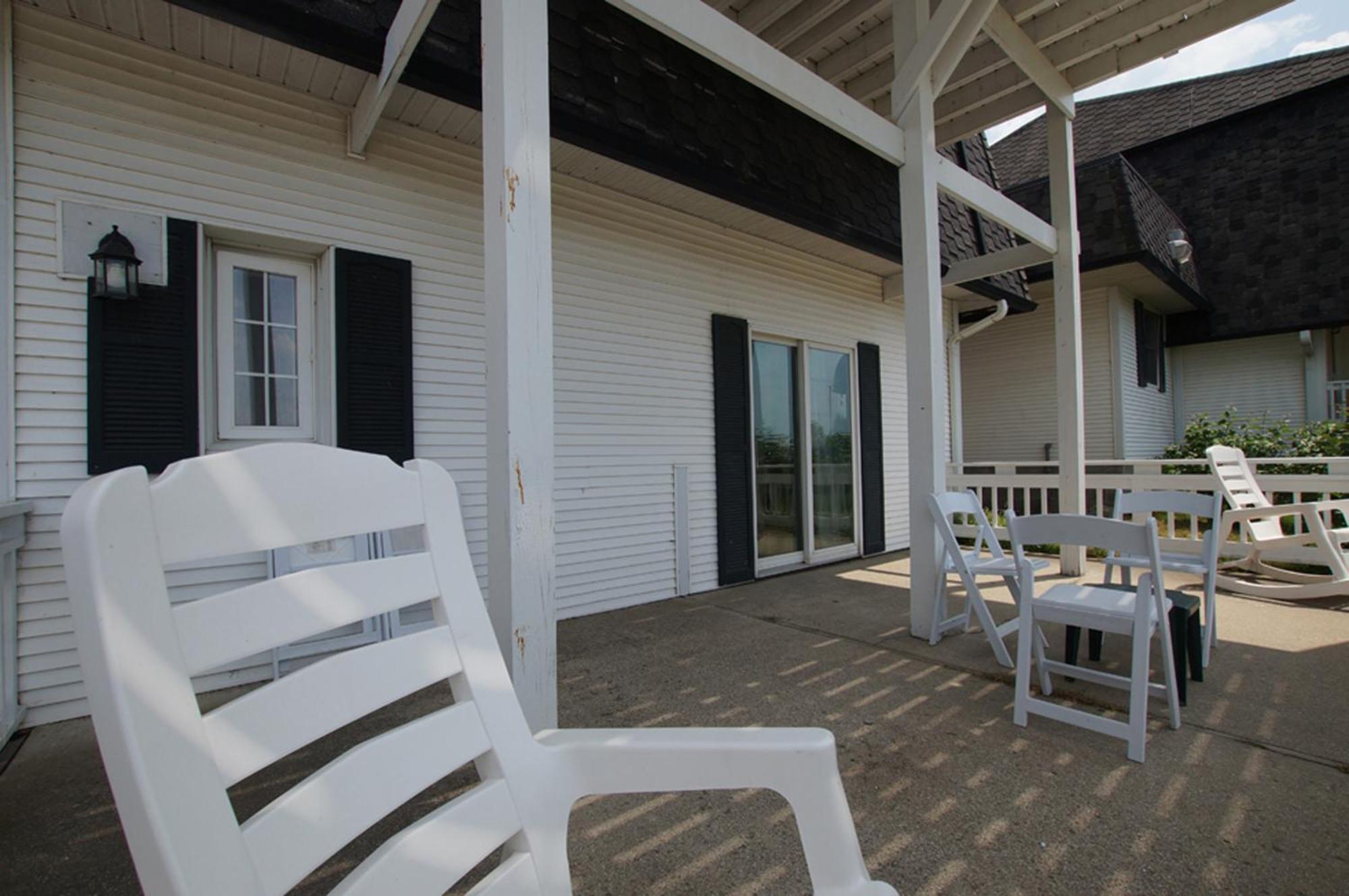 Snyders Shoreline Inn Ludington Exterior foto