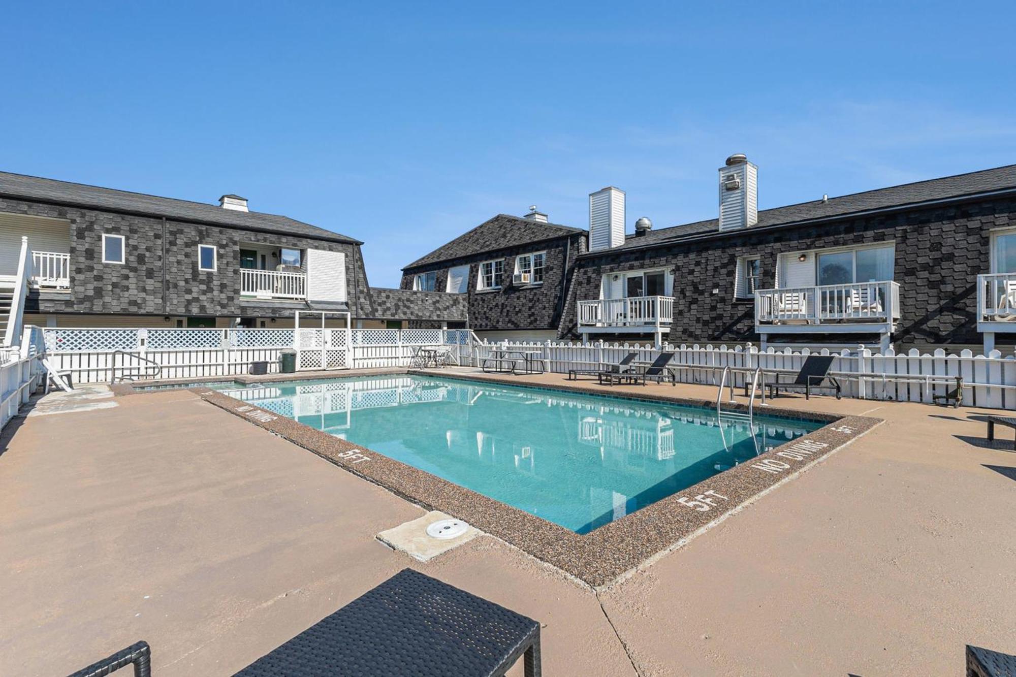 Snyders Shoreline Inn Ludington Exterior foto