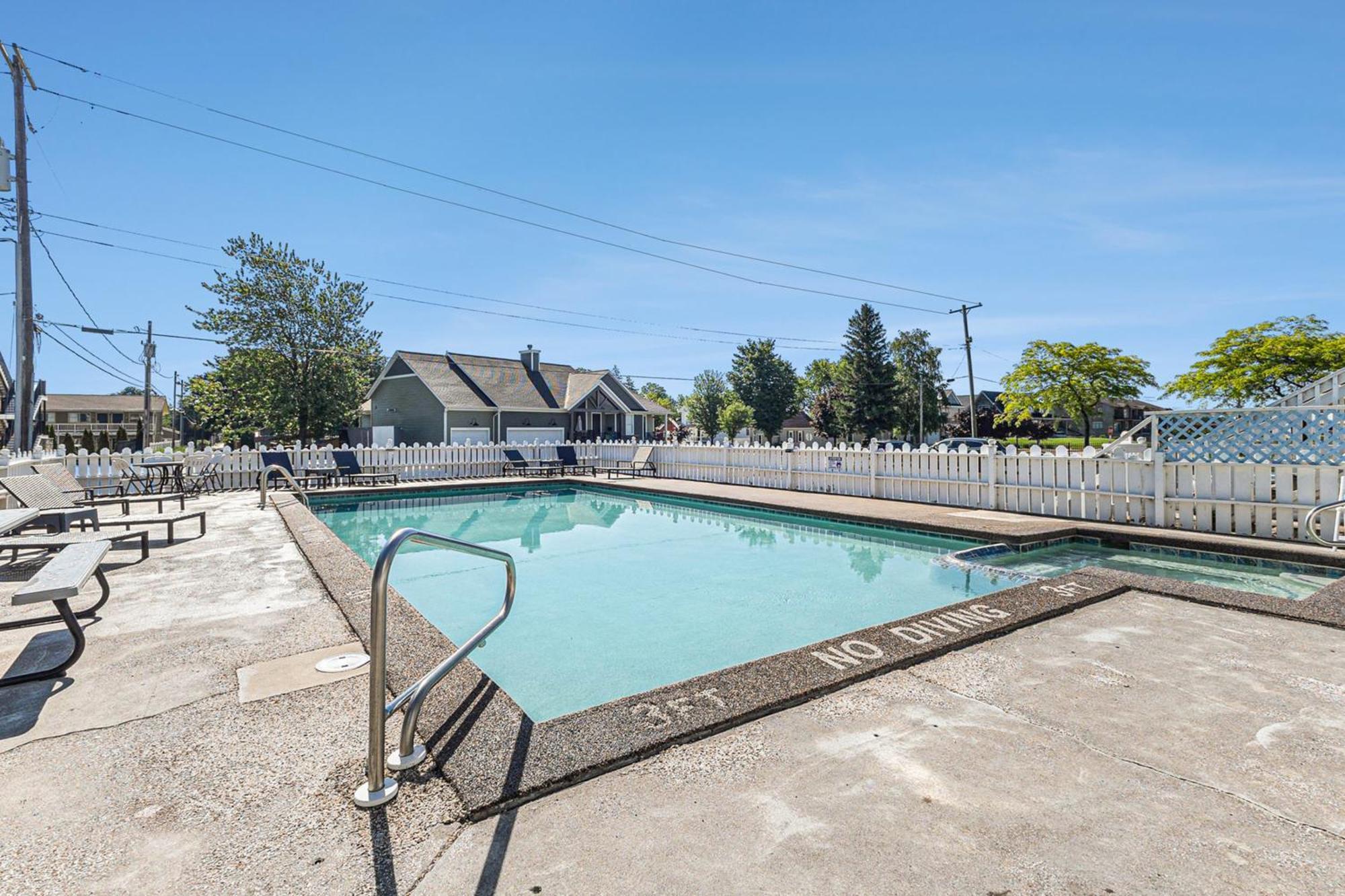 Snyders Shoreline Inn Ludington Exterior foto